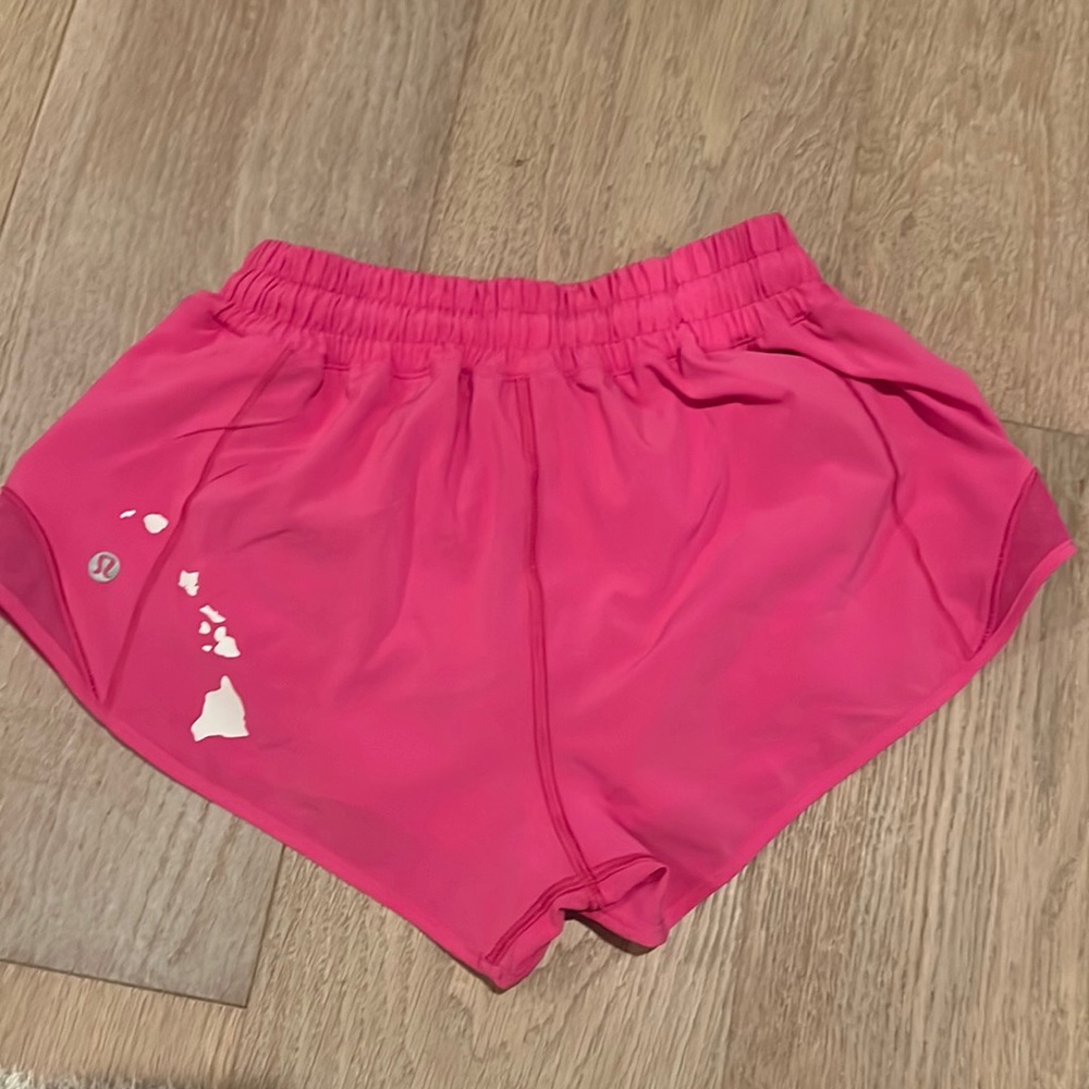 Lululemon Hotty Hot Short 2.5 Hawaiian Islands